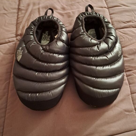 The North Face Slippers Women's S 7.5-9 Black Puffer Insulated Thermoball Cozy - Picture 1 of 5
